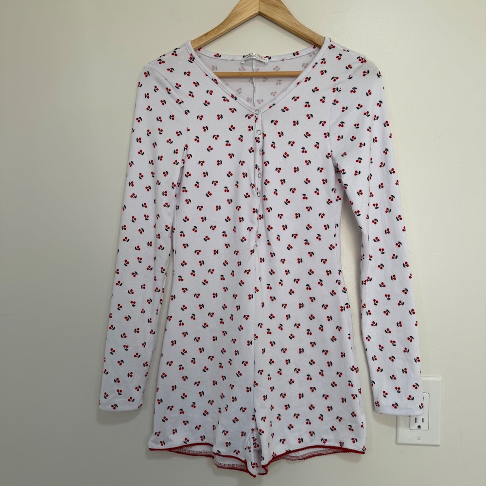 Rose + Vine Cherry Print Long Sleeve Romper Womens XS-S White Sleepwear